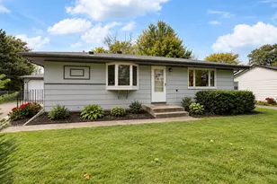 21 Farrell St N, Maplewood, MN 55119 - Photo 1