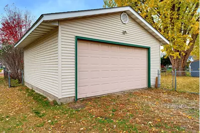 615 Elm Street NE, Hutchinson, MN 55350 - Photo 3