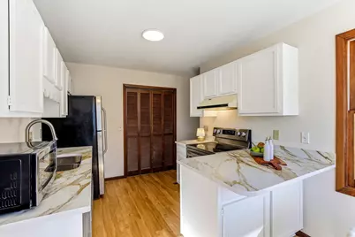 6750 Gretchen Court N, Oakdale, MN 55128 - Photo 9