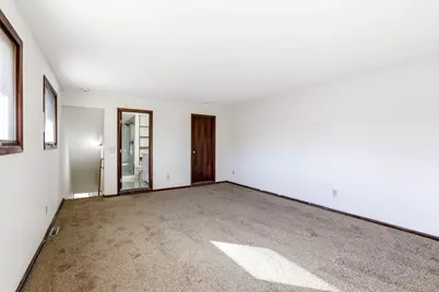 6750 Gretchen Court N, Oakdale, MN 55128 - Photo 17