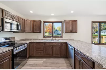 439 11th Street SE, Waseca, MN 56093 - Photo 7