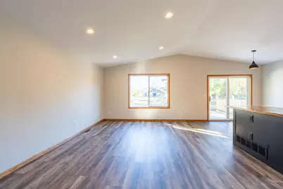 915 8th Avenue NW, Hutchinson, MN 55350 - Photo 3