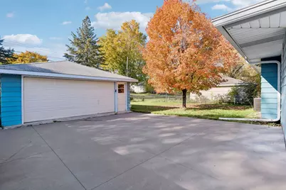 5637 Rhode Island Avenue N, Crystal, MN 55428 - Photo 31