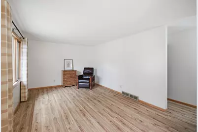 80 10th Street SE, Wells, MN 56097 - Photo 7