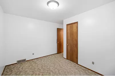 80 10th Street SE, Wells, MN 56097 - Photo 11