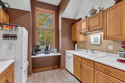 2215 10th Avenue SE, Willmar, MN 56201 - Photo 9