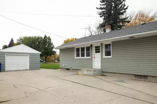 1604 3rd St S, Moorhead, MN 56560 - Photo 5