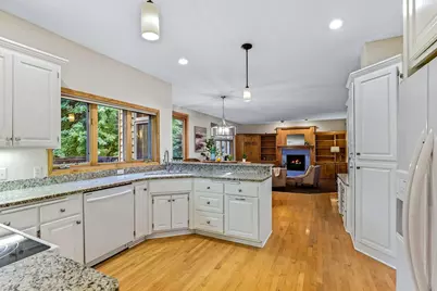 2413 Bridle Creek Trail, Chanhassen, MN 55317 - Photo 11
