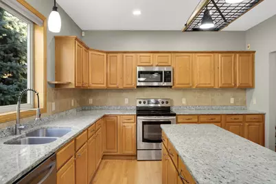 8924 Heatherton Ridge Drive, Savage, MN 55378 - Photo 5