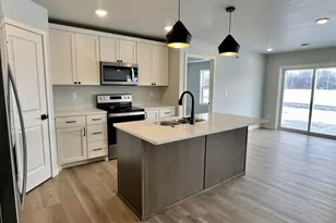1055 Village Ln, Detroit Lakes, MN 56501 - Photo 7