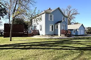 808 5th St NW, Pipestone, MN 56164 - Photo 1