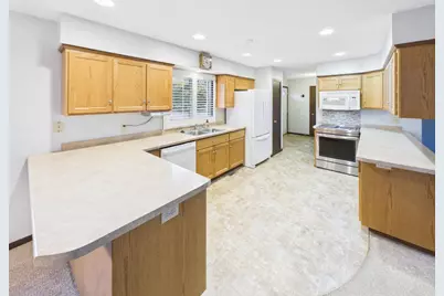 128 E 5th Street N, Melrose, MN 56352 - Photo 5