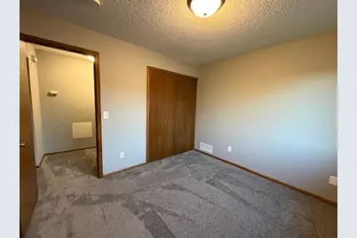 8422 Toledo Avenue N, Brooklyn Park, MN 55443 - Photo 15