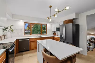 8281 Deer Pond Trail N, Lake Elmo, MN 55042 - Photo 5