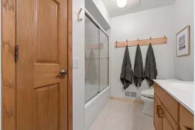 8281 Deer Pond Trail N, Lake Elmo, MN 55042 - Photo 33