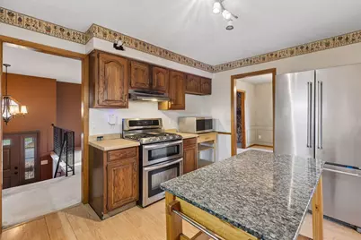 16640 N Hillcrest Court, Eden Prairie, MN 55346 - Photo 15