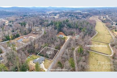 1027 Williamsburg Drive NE, Lenoir, NC 28645 - Photo 1