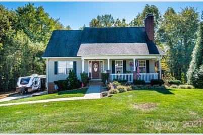 1002 4th Street NE - Photo 1