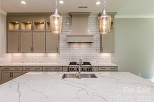 401 Audrey Pl, Charlotte, NC 28226 - Photo 9