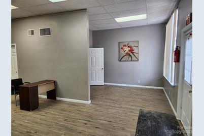 406 East Court Street, Marion, NC 28752 - Photo 3