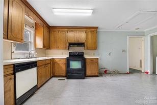 440 N Oakland Ave, Statesville, NC 28677 - Photo 3