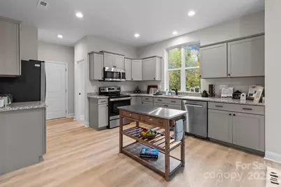 310 New Bern Avenue, Statesville, NC 28677 - Photo 17