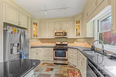 640 Davie Avenue, Statesville, NC 28677 - Photo 9