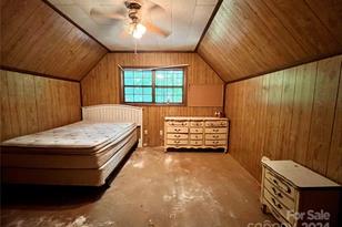 200 Osborn Knob Rd, Marion, NC 28752 - Photo 9