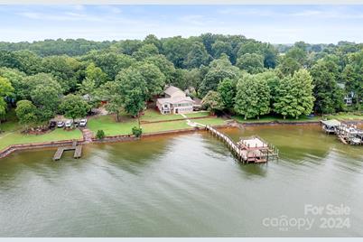 184 Lakeshore Drive, Mooresville, NC 28117 - Photo 1