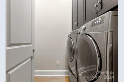 15814 Vale Ridge Drive, Charlotte, NC 28278 - Photo 23