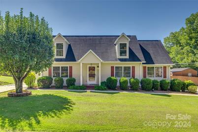 130 3rd Avenue NW, Conover, NC 28613 - Photo 1