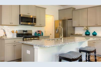 300 Creekview Road, Hendersonville, NC 28792 - Photo 13