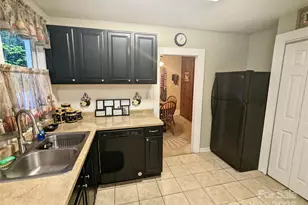 46 Tree Farm Rd, Spruce Pine, NC 28777 - Photo 5