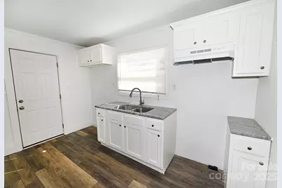 125 S Ervin Avenue, Newton, NC 28658 - Photo 5