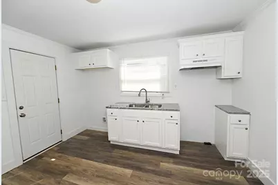 125 S Ervin Avenue, Newton, NC 28658 - Photo 7