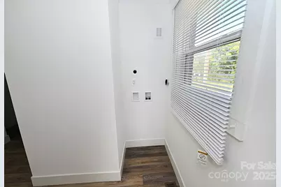 125 S Ervin Avenue, Newton, NC 28658 - Photo 9