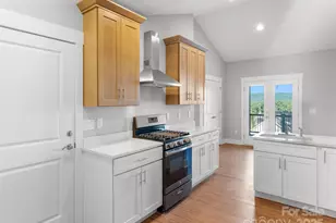 2637 Bowden Ln, Hendersonville, NC 28792 - Photo 9