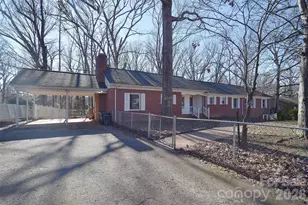 936 23rd Ave NE, Hickory, NC 28601 - Photo 1