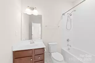 1304 Queen Lyon Ct, Charlotte, NC 28205 - Photo 19