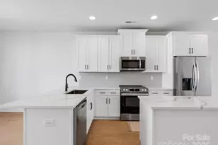 1122 Pegram Crossing Dr, Charlotte, NC 28205 - Photo 5