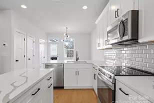 1122 Pegram Crossing Dr, Charlotte, NC 28205 - Photo 3