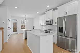 1122 Pegram Crossing Dr, Charlotte, NC 28205 - Photo 9