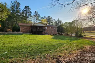 2076 Jay Clark Rd, Morganton, NC 28655 - Photo 3