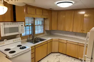 8725 Bringle Ferry Rd, Salisbury, NC 28146 - Photo 11