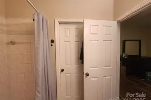 979 W Chapel Rd, Asheville, NC 28803 - Photo 11