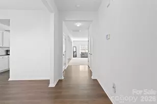 9022 Colwick Hill Ln, Charlotte, NC 28215 - Photo 5