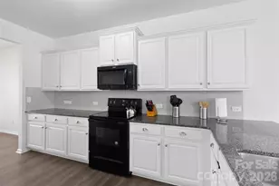 9022 Colwick Hill Ln, Charlotte, NC 28215 - Photo 15