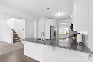 9022 Colwick Hill Ln, Charlotte, NC 28215 - Photo 11