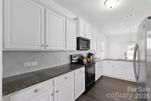 9022 Colwick Hill Ln, Charlotte, NC 28215 - Photo 9