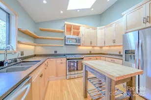 138 Woodhaven Dr, Hendersonville, NC 28739 - Photo 5